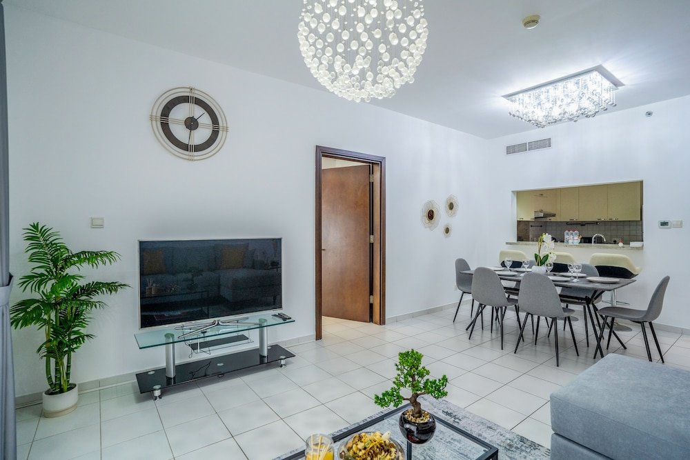 Дубай: Tanin - Exquisite Marina View Apartment With Balcony