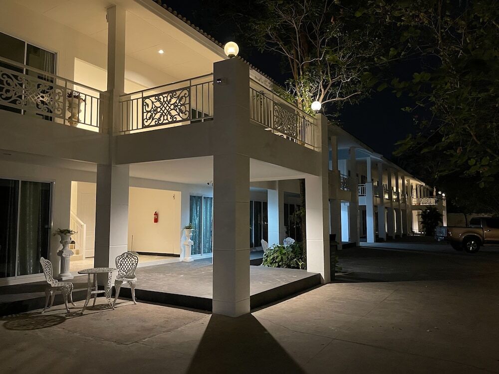 Ivory House Sriracha — фото 2