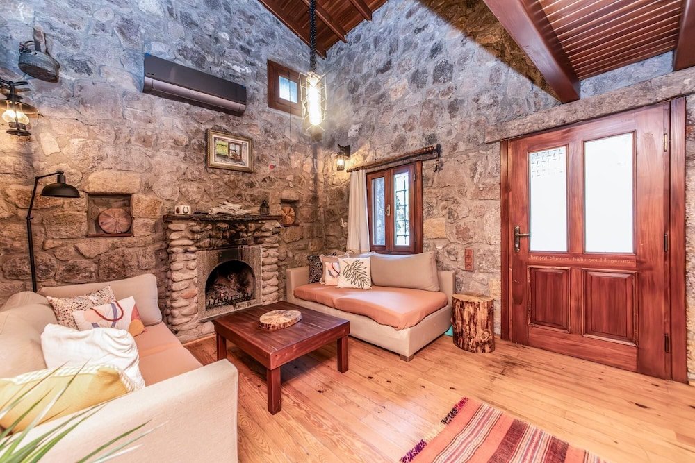 Битез: Chic Villa w Fireplace 3 min to Beach in Bodrum