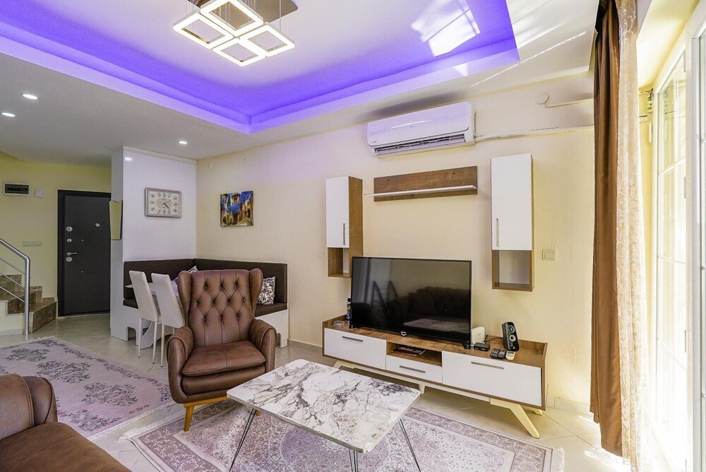 Аксу: Chic Villa w Patio 5 min to Beach in Antalya