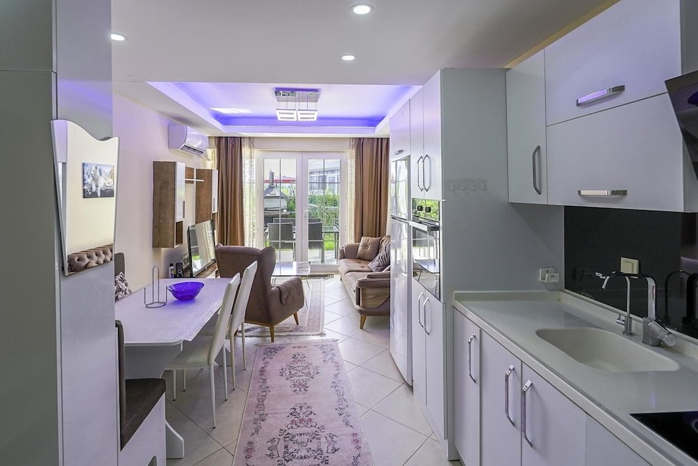 Аксу: Chic Villa w Patio 5 min to Beach in Antalya