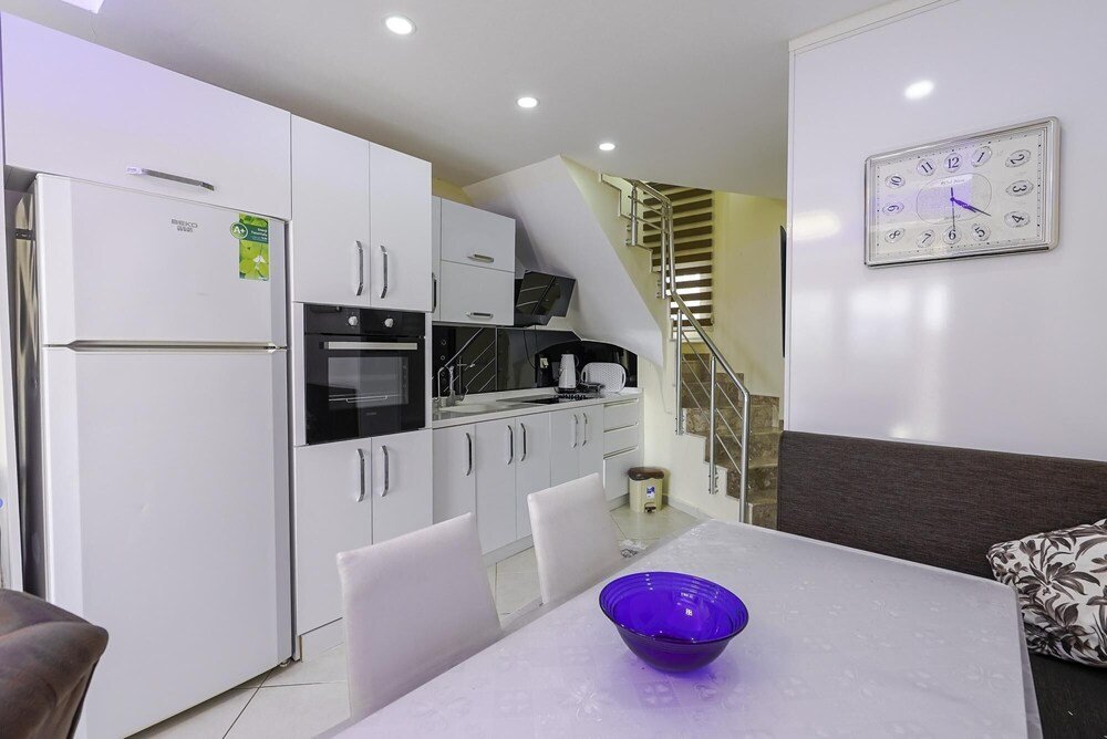 Аксу: Chic Villa w Patio 5 min to Beach in Antalya