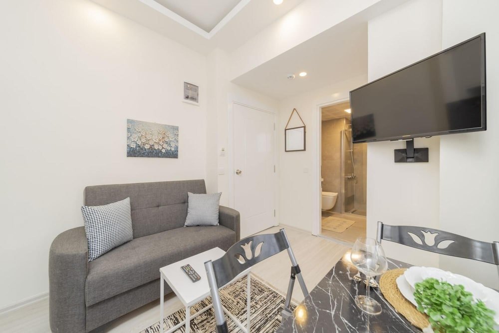 Cozy Flat w Balcony 10 min to Mermerli Beach — фото 1