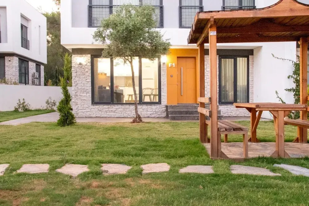Милас: Flat w Spacious Garden 5 min to Beach in Milas