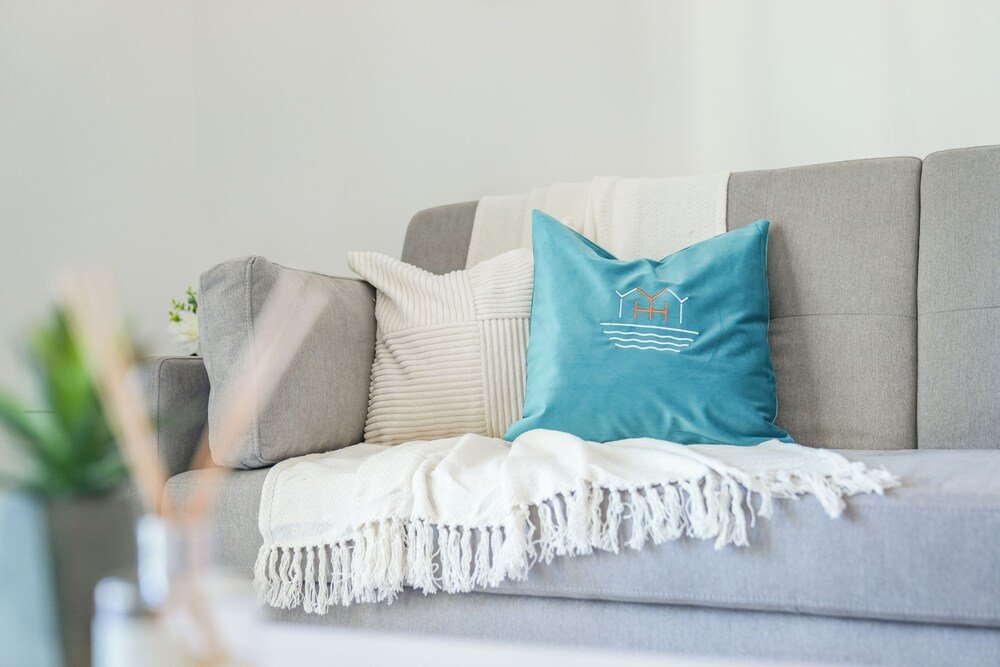 Дубай: Yogi - Elegant Apartment With Balcony Amidst Vibrant Area