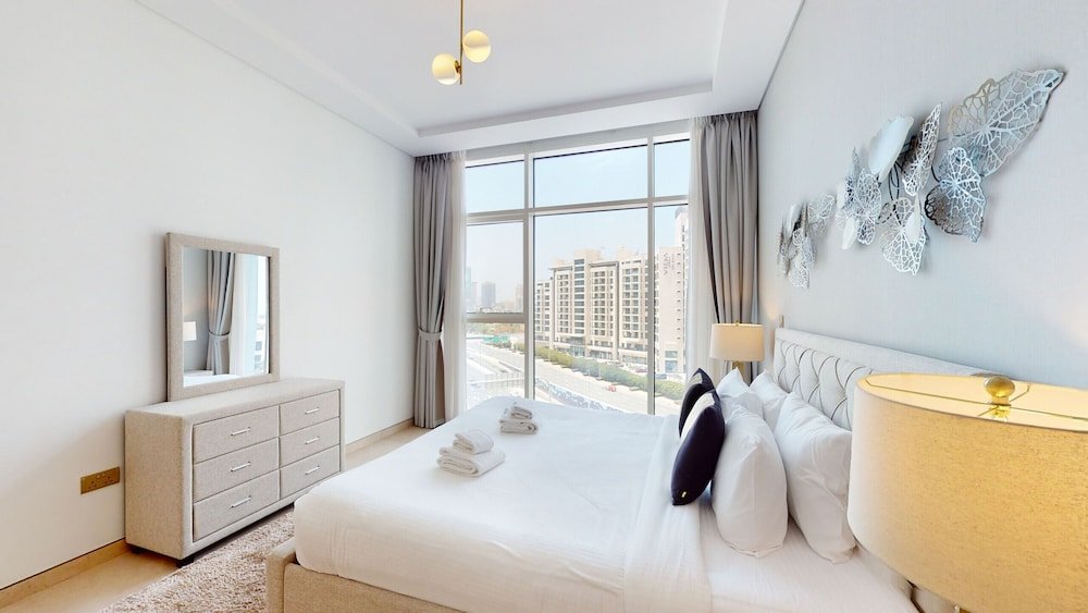 Дубай: JLT - Banyan Tree 703