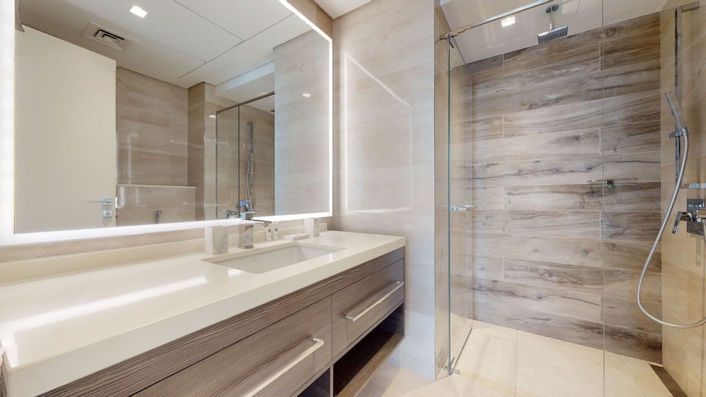 Дубай: JLT - Banyan Tree 703