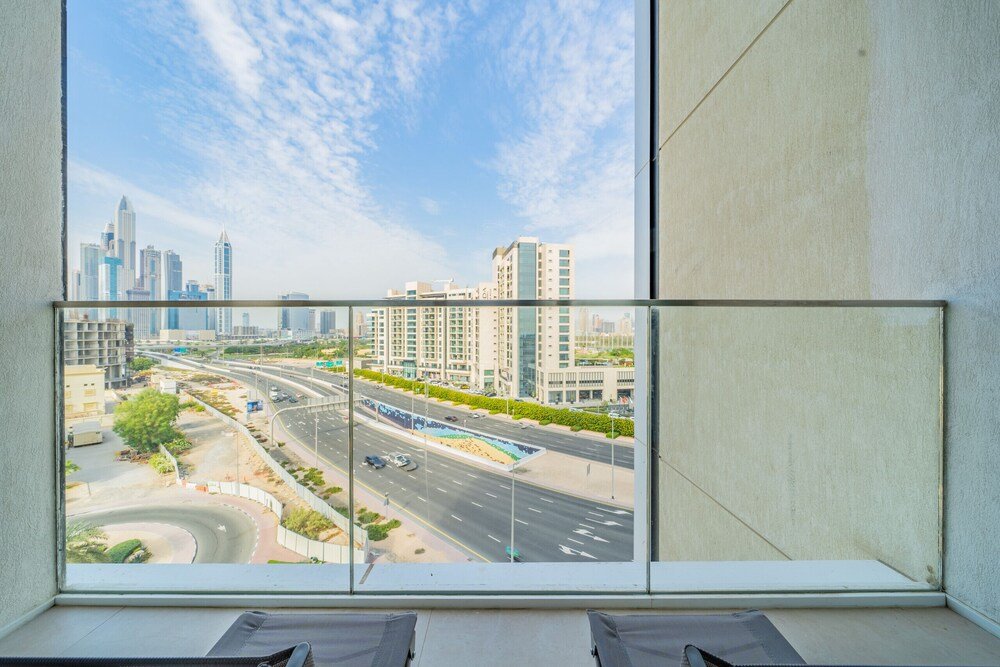 Дубай: JLT - Banyan Tree 703