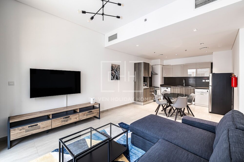 Дубай: DHH- Bright 2 Beds in AG Residence JVC