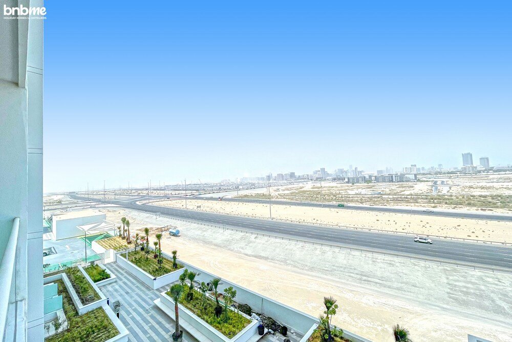 Дубай: bnbme | Damac Hills Carson Tower | STUDIO