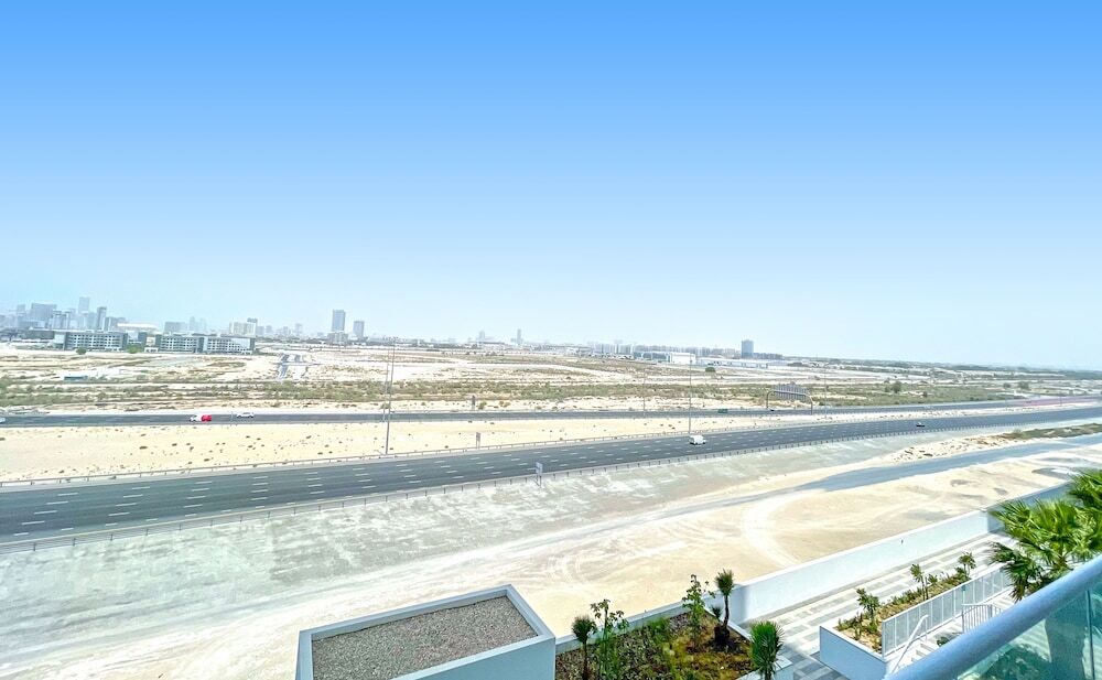 Дубай: bnbme | Damac Hills Carson Tower | STUDIO