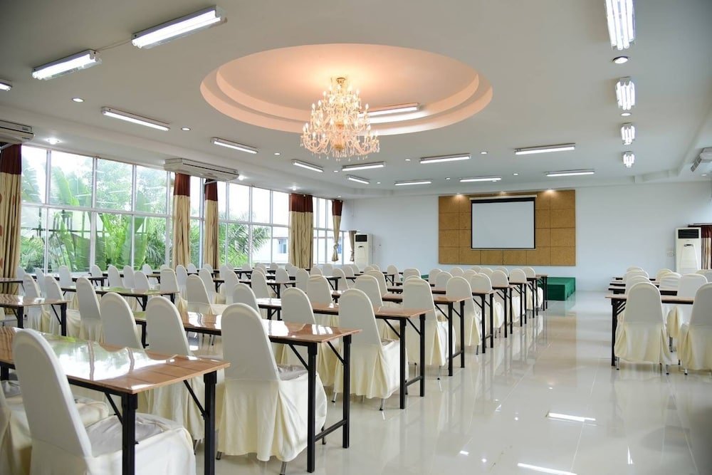 Хатъяй: Tuscany hotel by skypark