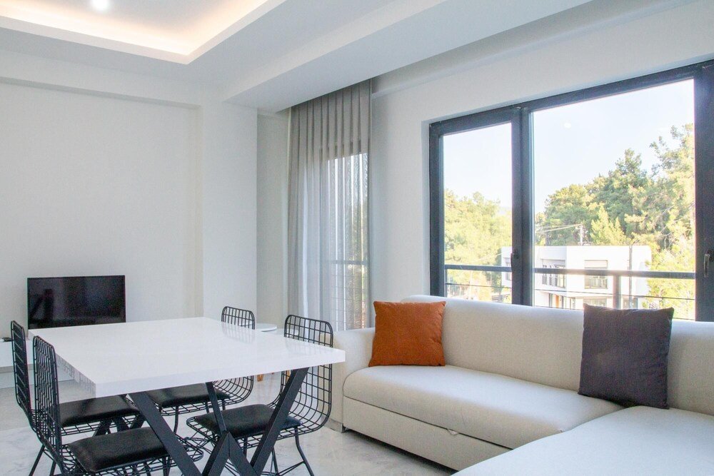 Sleek Flat w Garden 5 min to Beach in Milas — фото 2