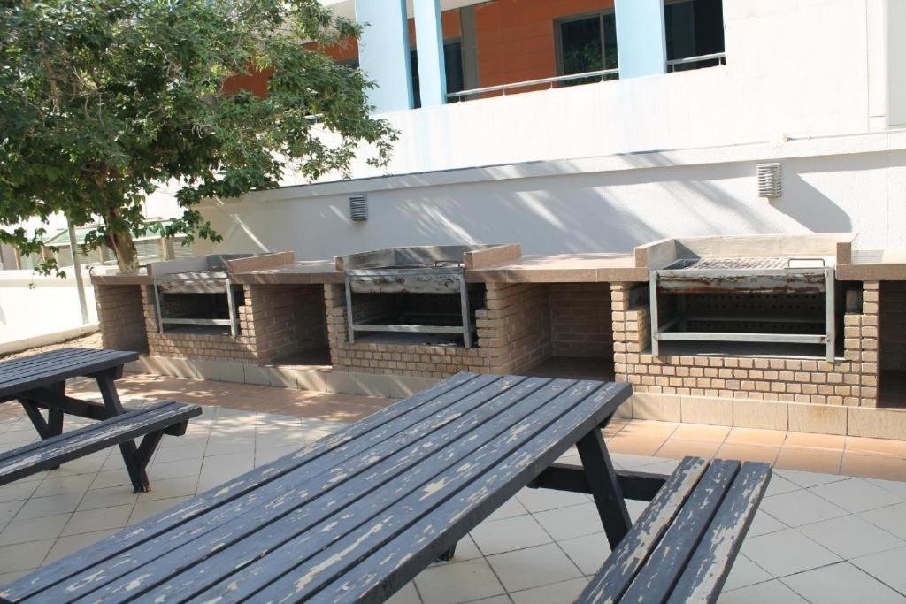Дубай: 1 BHK Apartment with Pool & Gym Near to Marina Mall & Beach
