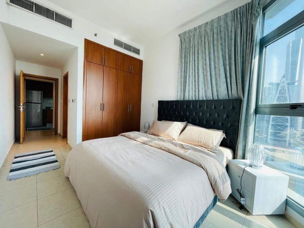 Дубай: 1 BHK Apartment with Pool & Gym Near to Marina Mall & Beach