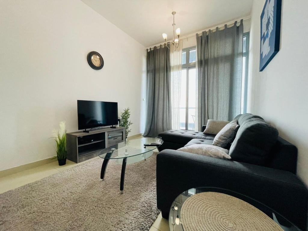 Дубай: 1 BHK Apartment with Pool & Gym Near to Marina Mall & Beach
