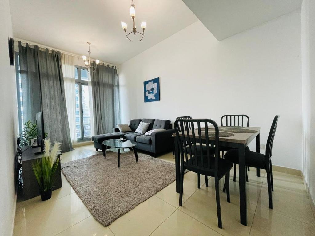 Дубай: 1 BHK Apartment with Pool & Gym Near to Marina Mall & Beach