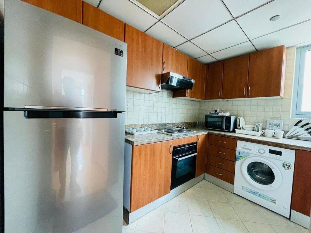 Дубай: 1 BHK Apartment with Pool & Gym Near to Marina Mall & Beach