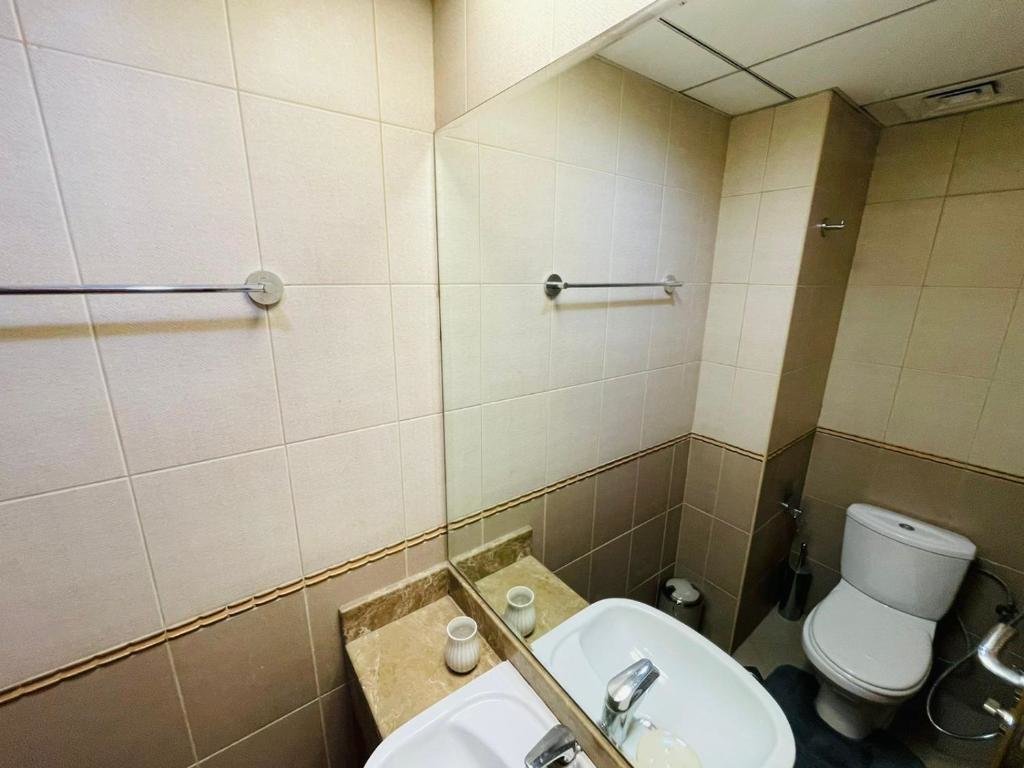 Дубай: 1 BHK Apartment with Pool & Gym Near to Marina Mall & Beach