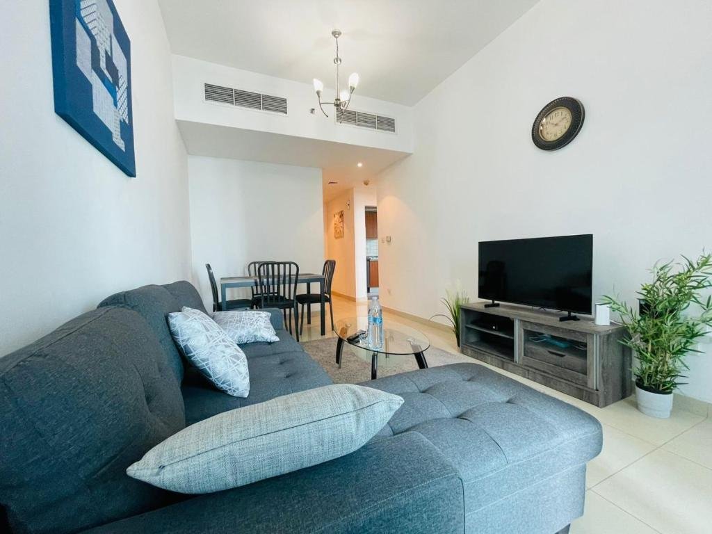 Дубай: 1 BHK Apartment with Pool & Gym Near to Marina Mall & Beach