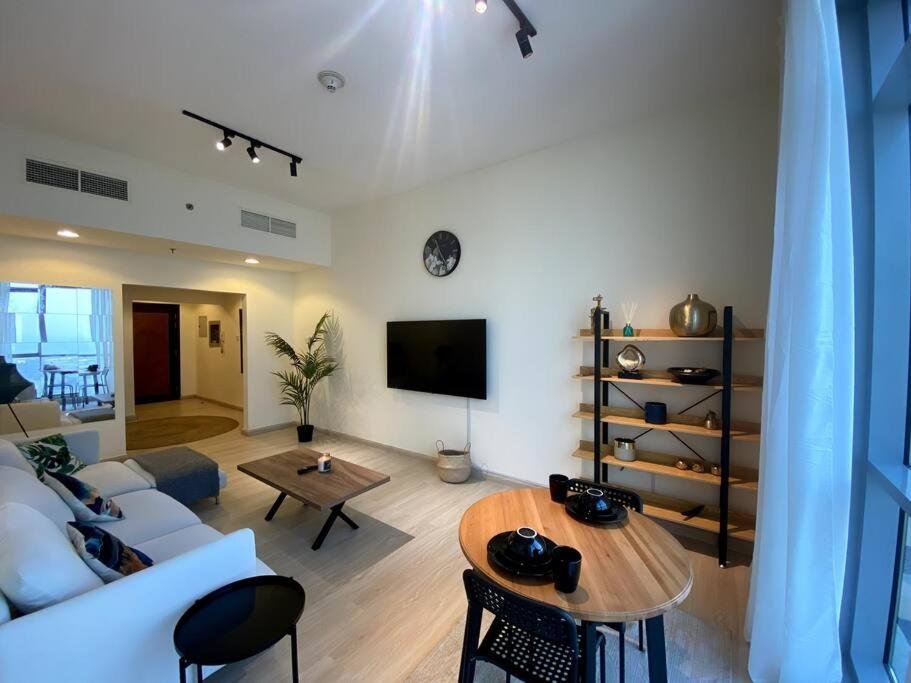 Аджман: Amazing 1-bedroom Seaview Hotel Apartment