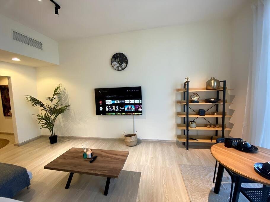 Аджман: Amazing 1-bedroom Seaview Hotel Apartment