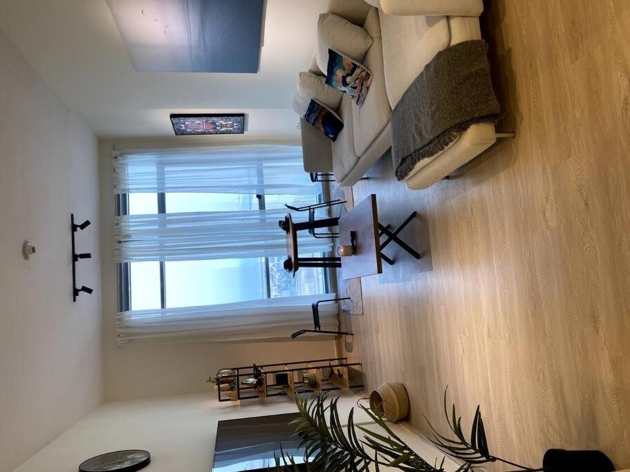Аджман: Amazing 1-bedroom Seaview Hotel Apartment