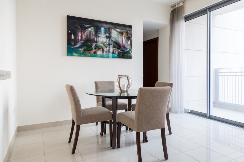 Дубай: Luxurious ans spacious apartment in Dowtown Dubai