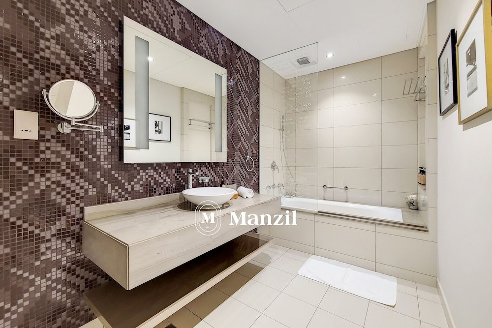 Дубай: Manzil - Cozy 1BR in Paramount w Burj Khalifa View