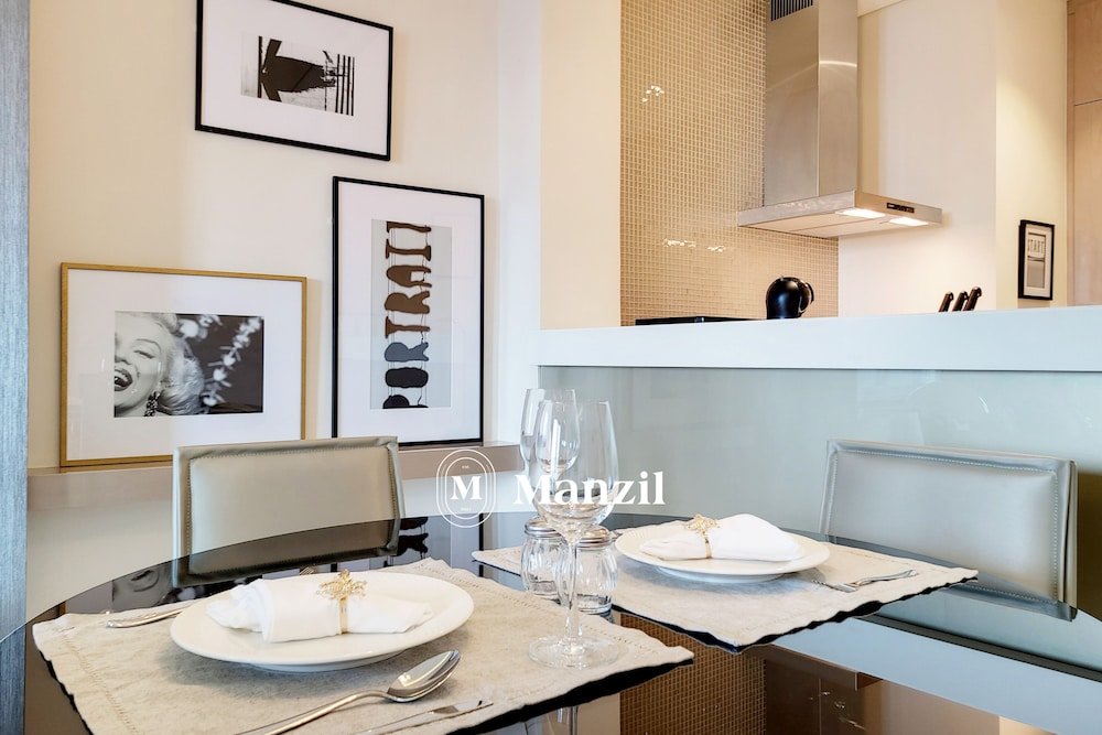 Дубай: Manzil - Cozy 1BR in Paramount w Burj Khalifa View