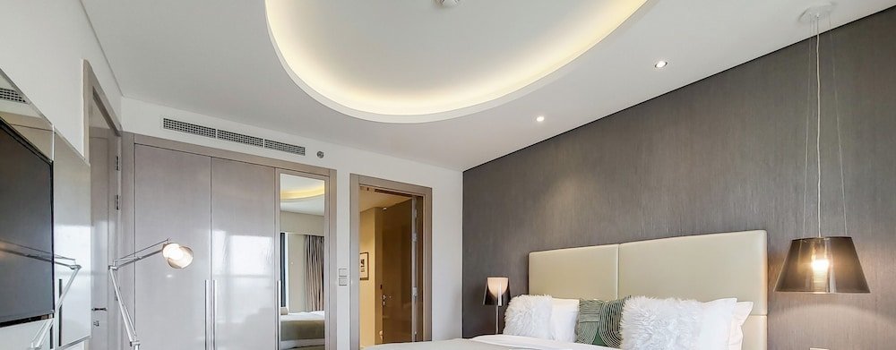 Дубай: Manzil - Cozy 1BR in Paramount w Burj Khalifa View