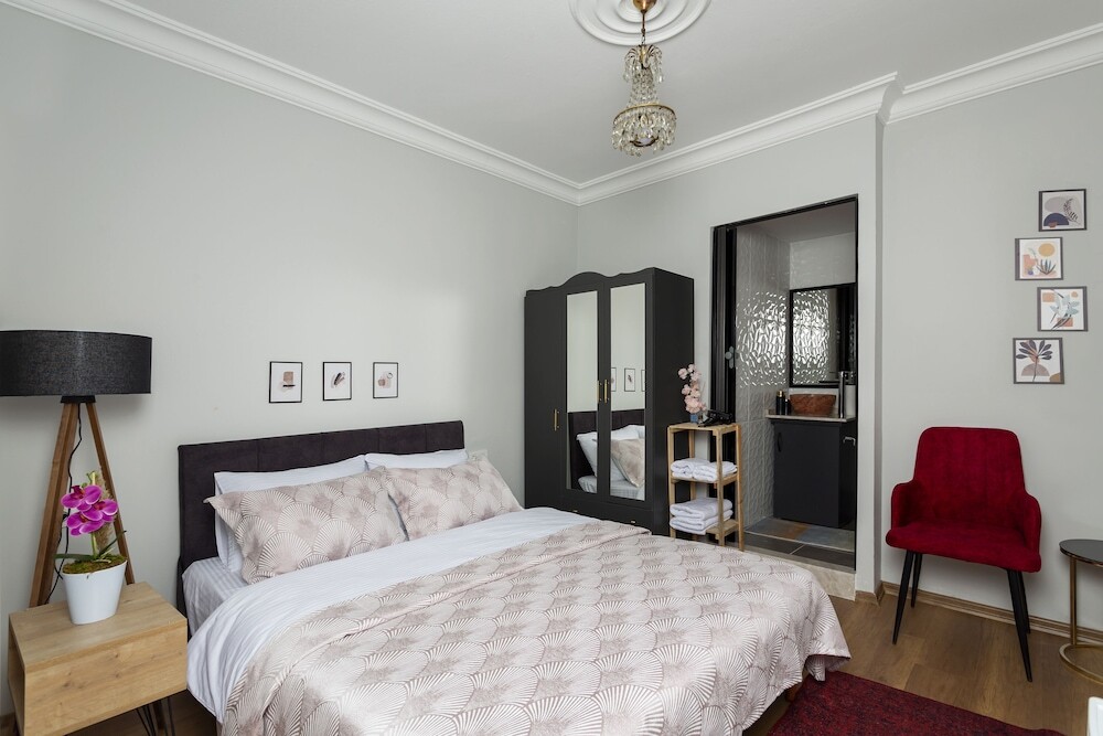 Измир: 8 Rooms House