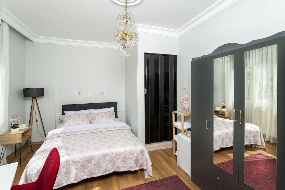 Измир: 8 Rooms House