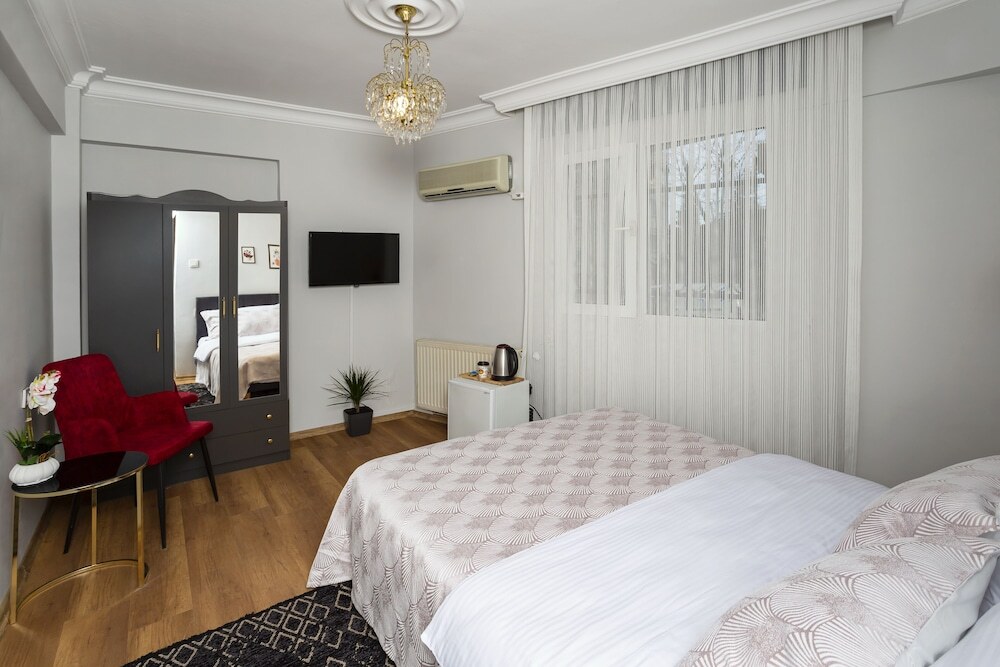 Измир: 8 Rooms House
