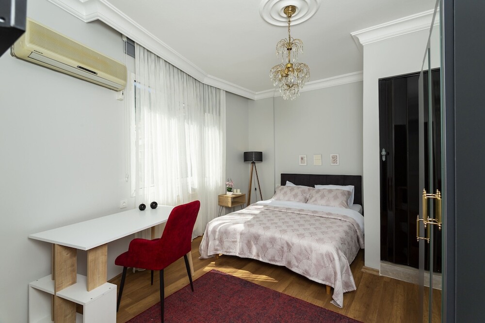 Измир: 8 Rooms House