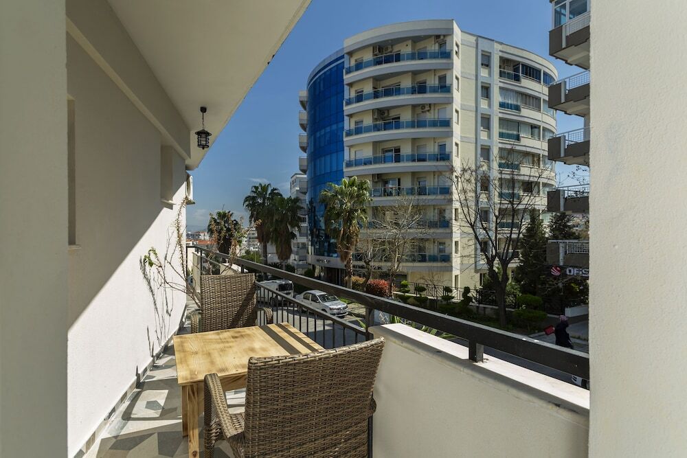 Измир: 8 Rooms House