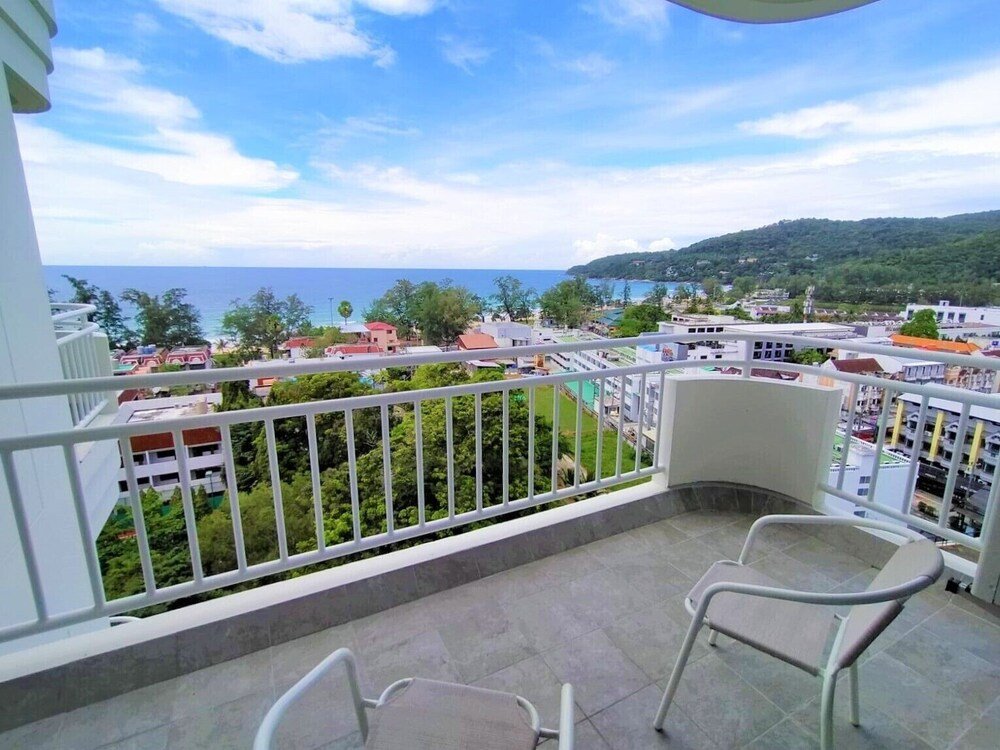 9B Spacious sea View Apartment Karon Beach Front — фото 2
