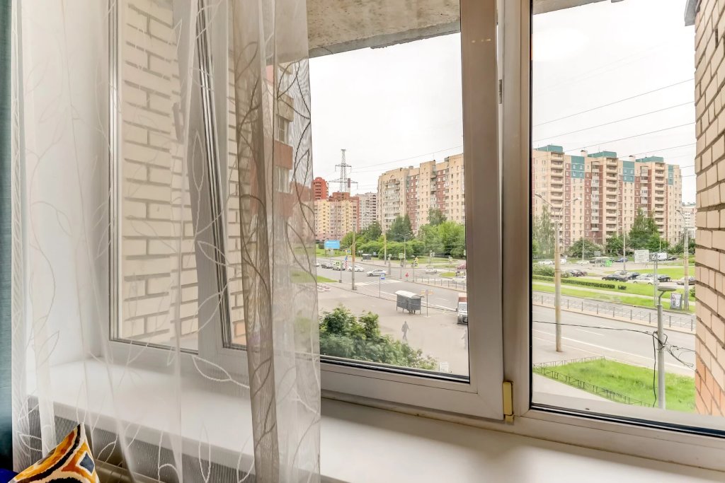 Санкт-Петербург: Паруса на площади Комендантская