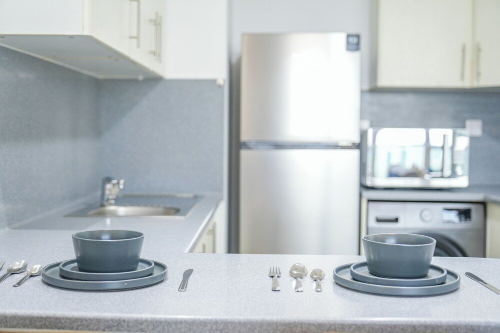Дубай: Yogi - Serene Romance in a Stylish Studio with City Views
