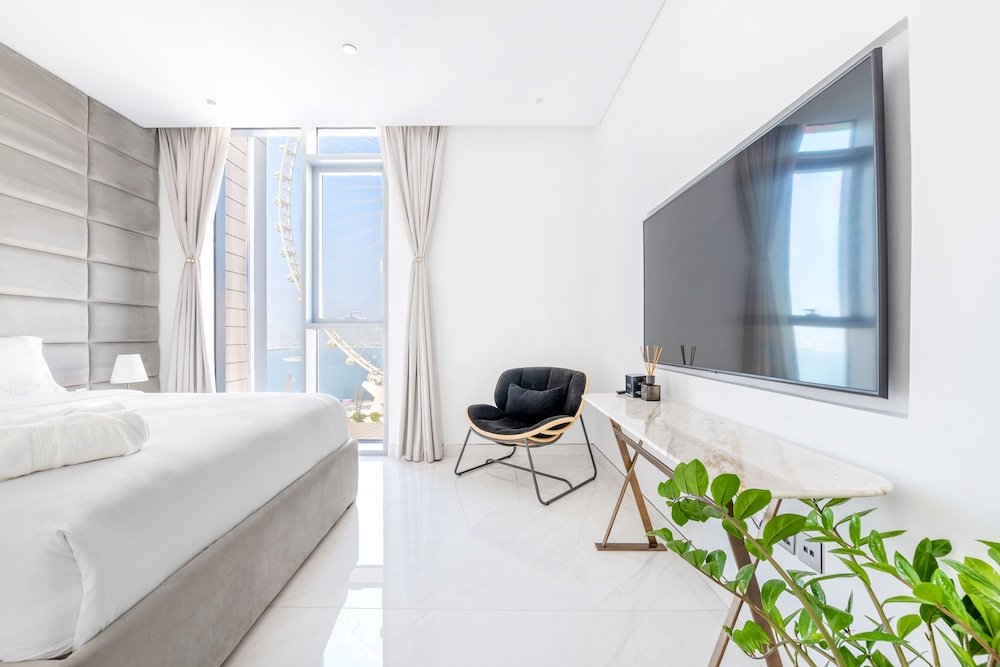 Дубай: Spectacular 3BR plus 1 - DUBAI EYE view