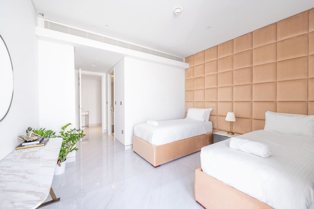 Дубай: Spectacular 3BR plus 1 - DUBAI EYE view