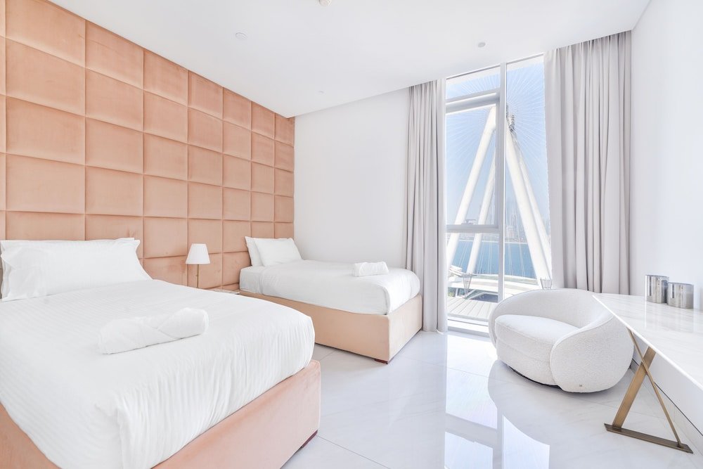 Дубай: Spectacular 3BR plus 1 - DUBAI EYE view