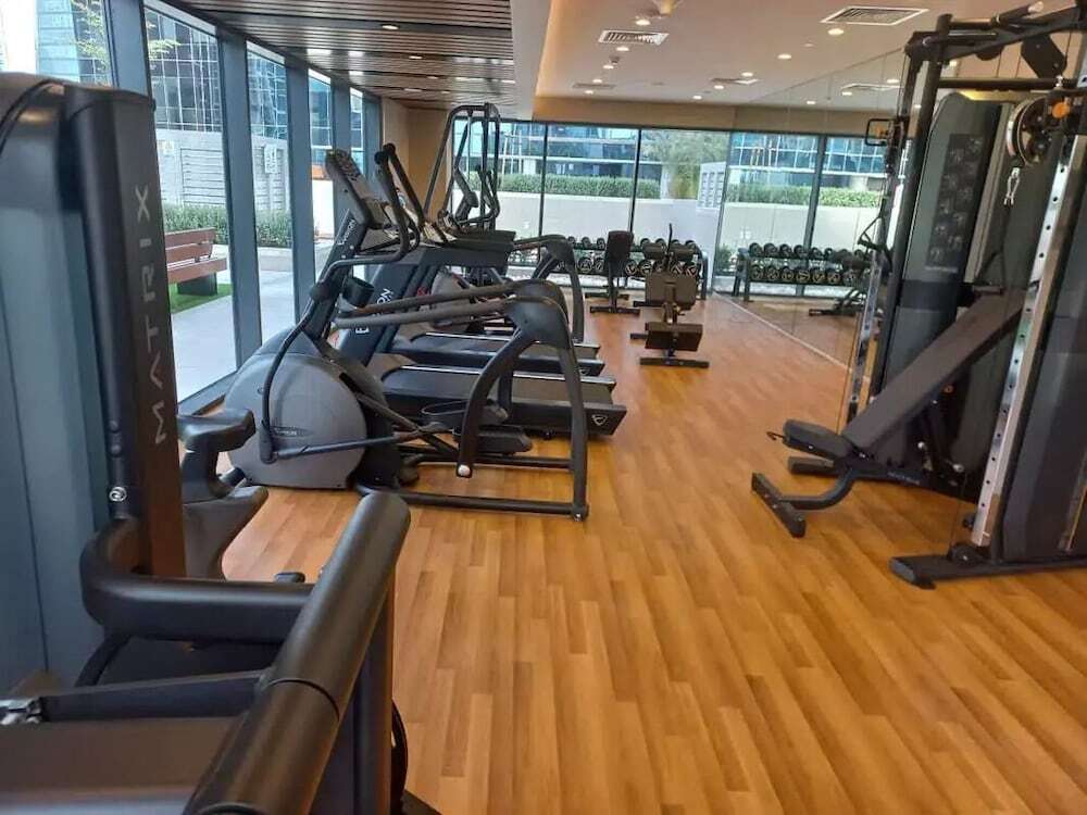 Дубай: Tanin - Exquisite 1BR Apt in Zada Tower with Canal Views