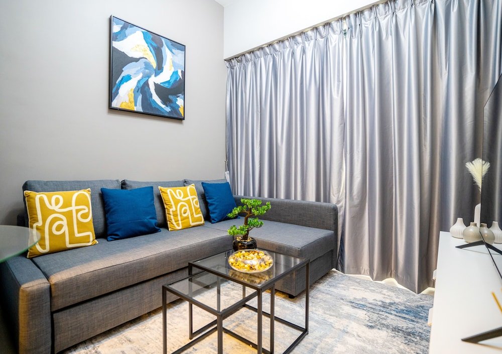 Дубай: Tanin - Exquisite 1BR Apt in Zada Tower with Canal Views