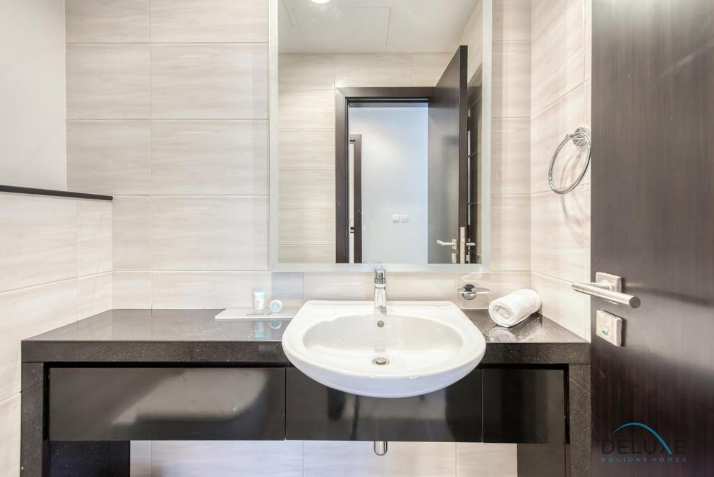 Дубай: Luxury 1 Bedroom Apartment at DAMAC Celestia by Deluxe Holiday Homes