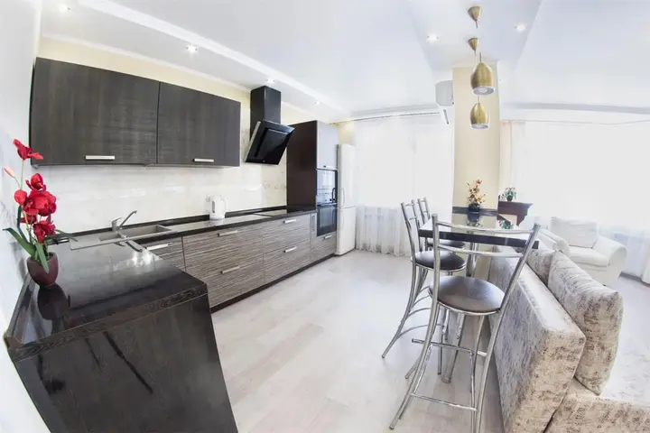 Саратов: Огни Саратова на улице имени И.В. Мичурина 55/61