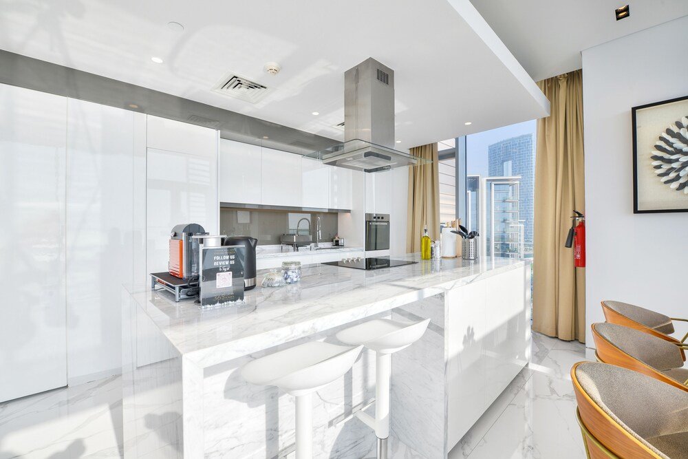 Дубай: Luxe 3BR with maids room in Bluewaters