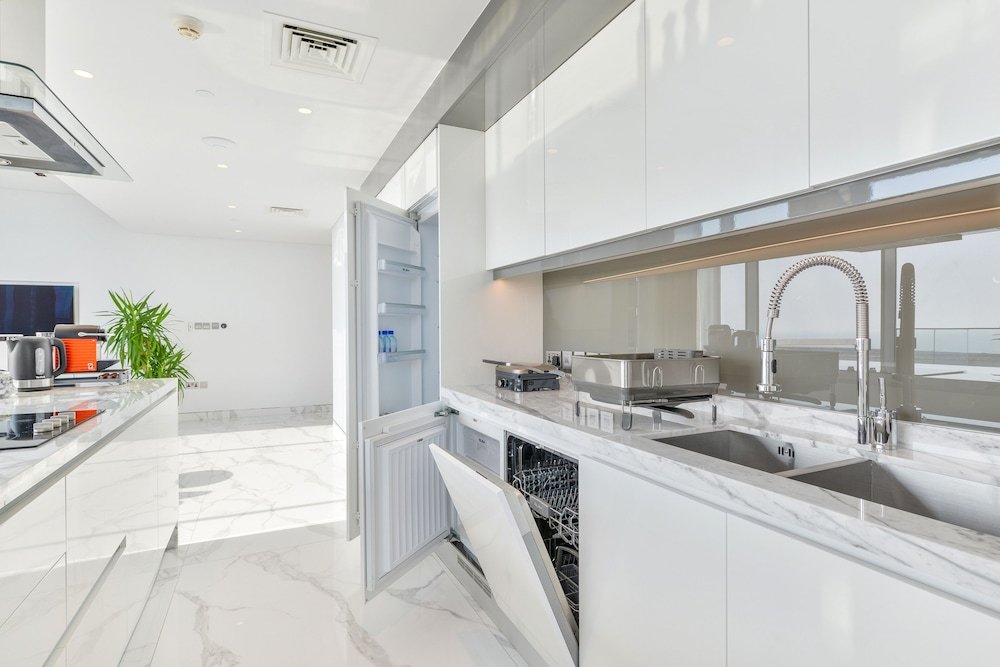 Дубай: Luxe 3BR with maids room in Bluewaters