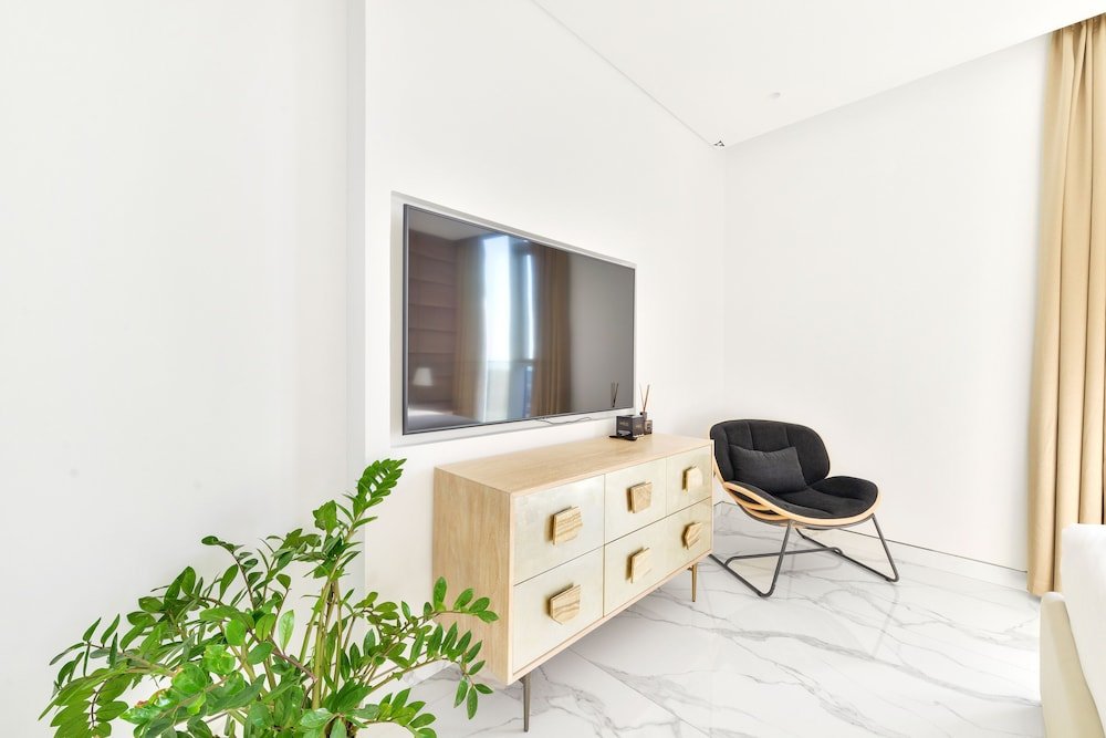 Дубай: Luxe 3BR with maids room in Bluewaters