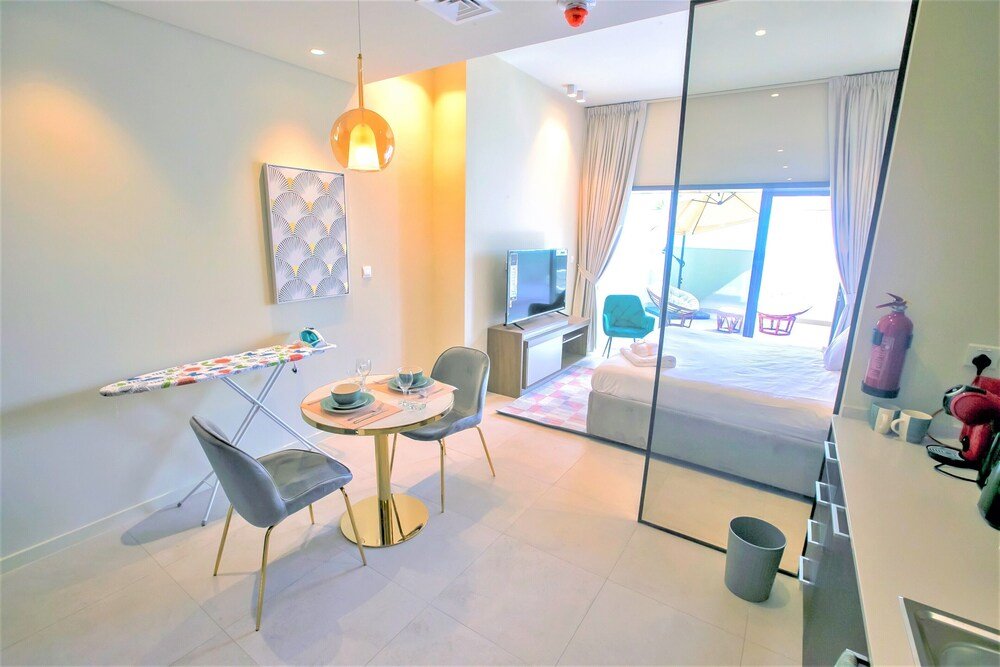Дубай: Stunning Studio With Balcony at Park View Dubai